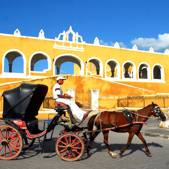 Dar un paseo en calesa  - IZAMAL, PUEBLOS MÁGICOS